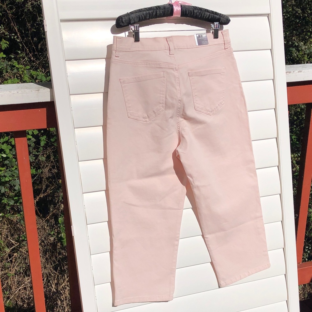 Gloria Vanderbilt Pale Pink Cropped Capris with Snap Tabs - Picture 8 of 9